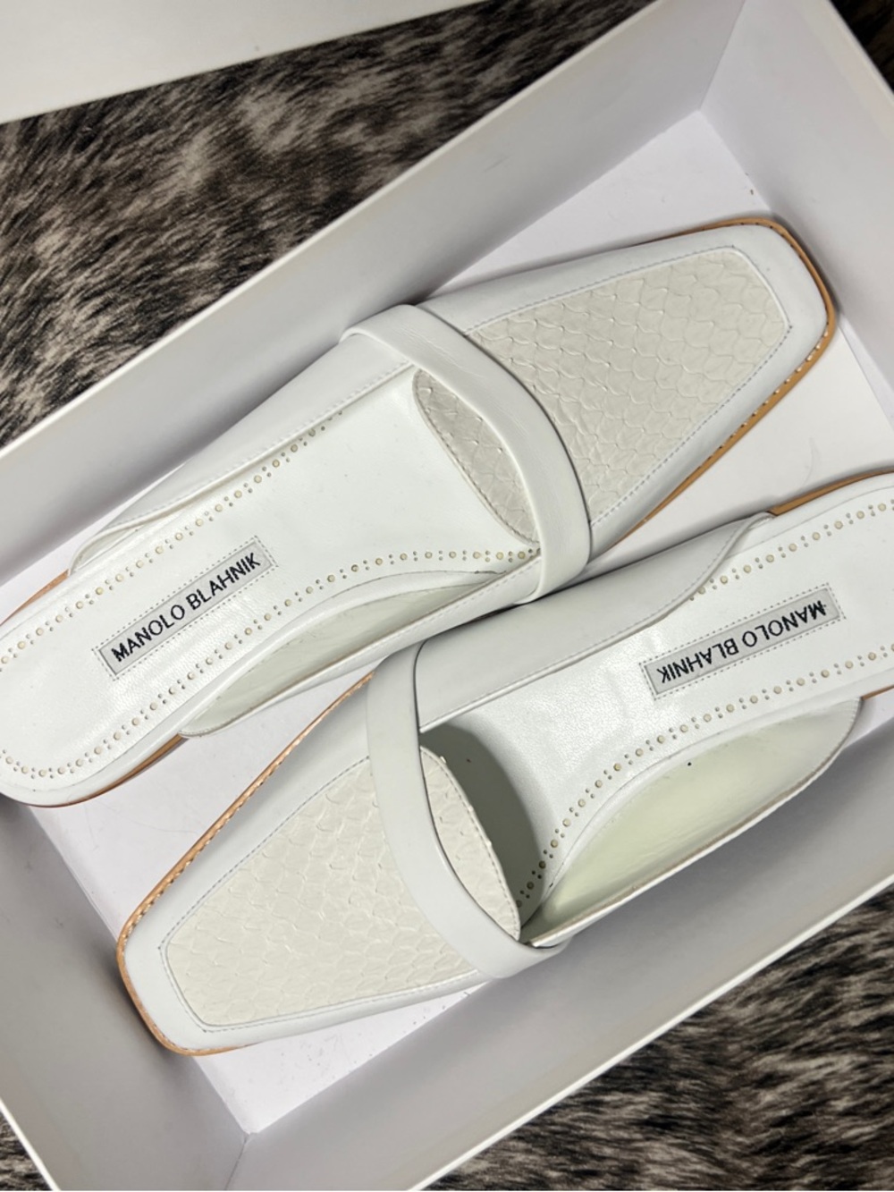 NEW WOW Manolo Blahnik mules